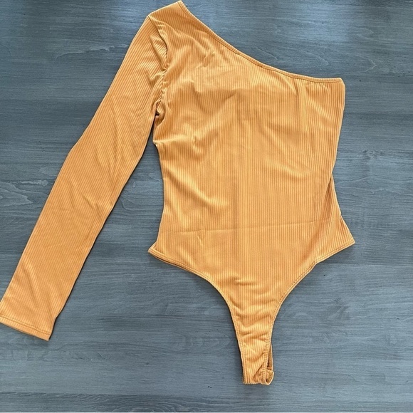 Lush one shoulder long sleeve orange bodysuit size S NWT - Picture 2 of 10